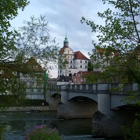 Am Fluss 3*